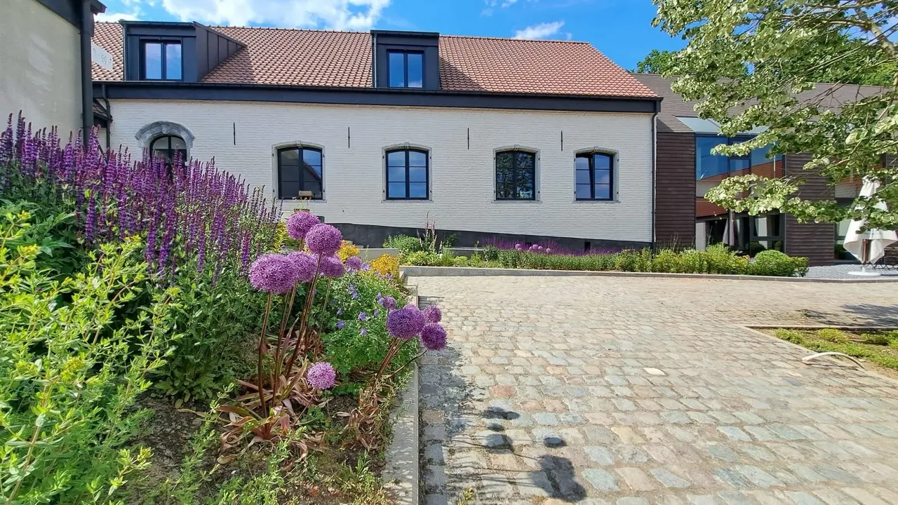 Foster Farm Rosières, facade et jardins